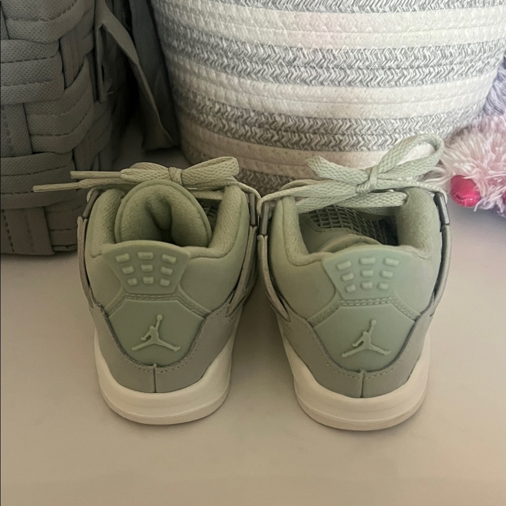 Toddler Jordan 4s - Picture 4 of 4